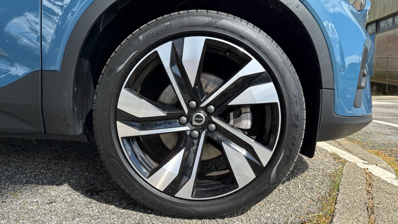 Volvo XC40 2.0 B3P Ultra Dark 5dr Auto Petrol Estate